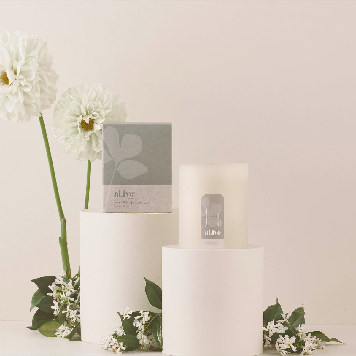 SOY CANDLE - IVORY BLOOM