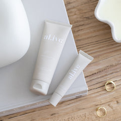 shop hand & lip