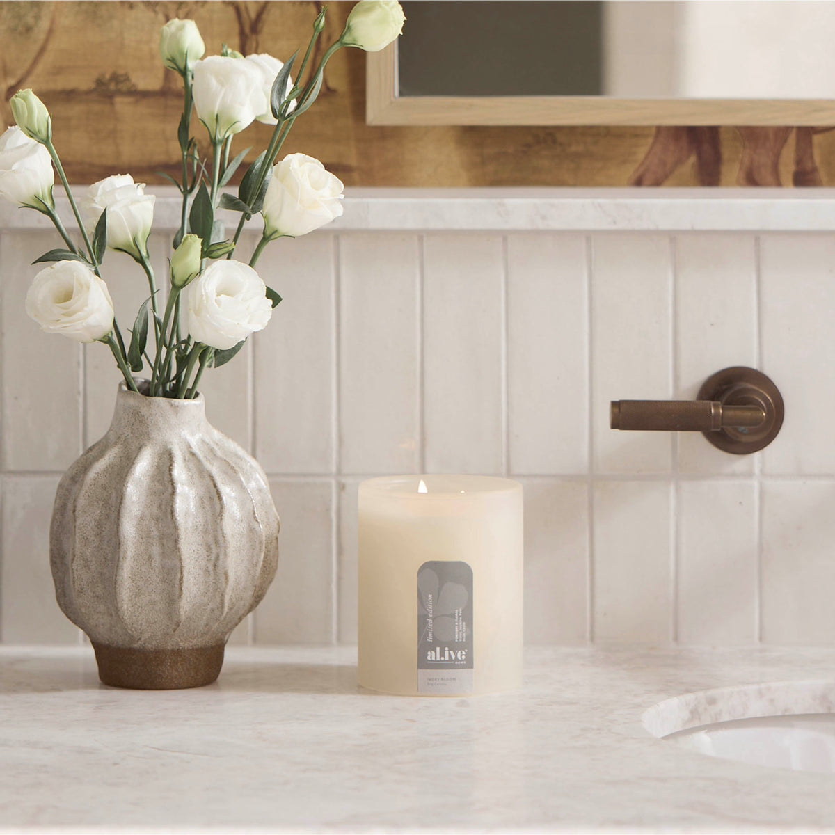 SOY CANDLE - IVORY BLOOM